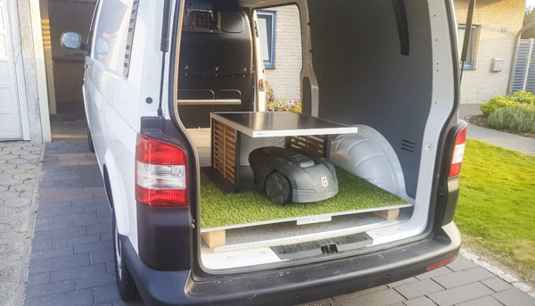 Präsentation unserer Mährobotergaragen für Fachhändler